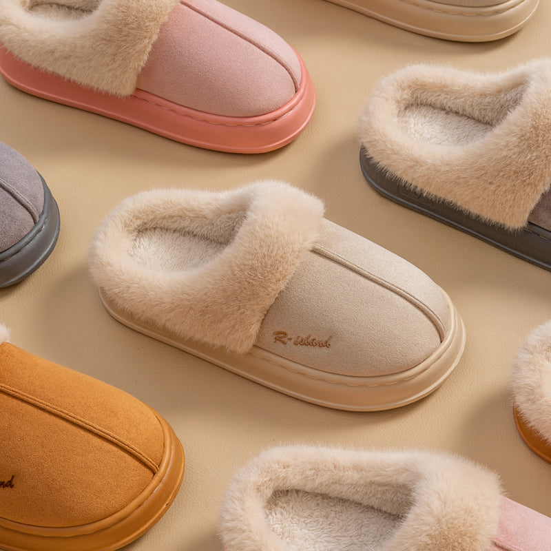 Les Chaussons Pilou en camel, gris, rose et crème